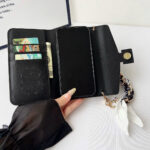 Louis Vuitton Monogram Envelope Crossbody Wallet Phone Case With Brand Logo Strap - 图片 7