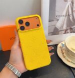 Louis Vuitton Style Embossed Monogram Leather Slim Phone Case - 图片 8