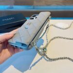 Chanel Style Quilted Leather Flip Card Holder Phone Case With Gold Chain Crossbody Strap - 图片 12