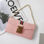 Gucci GG Monogram Embossed Envelope Crossbody Wallet Phone Bag - 图片 16
