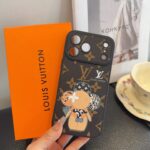 Louis Vuitton Monogram Cartoon Vivienne Doll Luxury Phone Case - 图片 17