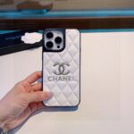 Chanel Classic Diamond Quilted Leather Phone Case - 图片 4