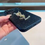 YSL Black Glitter Vertical Stripe 3D Gold Logo Luxury Phone Case - 图片 4