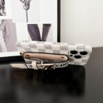 Louis Vuitton Classic Monogram Wrist Strap Luxury Phone Case - 图片 22