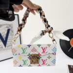 Louis Vuitton Monogram Envelope Crossbody Wallet Phone Case With Brand Logo Strap - 图片 22
