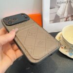 Hermès Embossed Monogram Leather Card Holder Phone Case - 图片 9