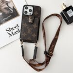 Designer Monogram Card Holder Phone Case with LV & GG Metal Buckle - 图片 5