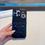 Dior Lady Dior Quilted Phone Case with Metal Pendant - 图片 3