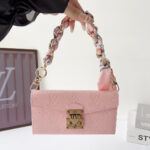 Louis Vuitton Embossed Monogram Wallet Crossbody Phone Bag - 图片 23