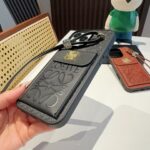 Loewe Flip Card Holder iPhone Case with Short Wrist Strap - 图片 11