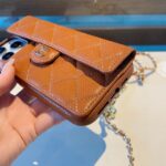 Chanel Style Quilted Leather Flip Card Holder Phone Case With Gold Chain Crossbody Strap - 图片 22