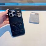 Dior Lady Dior Quilted Phone Case with Metal Pendant - 图片 8