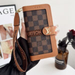 Luxury Designer Monogram Flip Wallet Phone Case with Wrist Lanyard - 图片 9