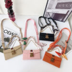 Gucci GG Monogram Embossed Envelope Crossbody Wallet Phone Bag - 图片 2