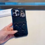 Dior Lady Dior Quilted Phone Case with Metal Pendant - 图片 4